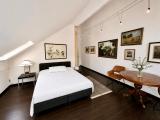 Schlafzimmer m. Ankleide 1.OG