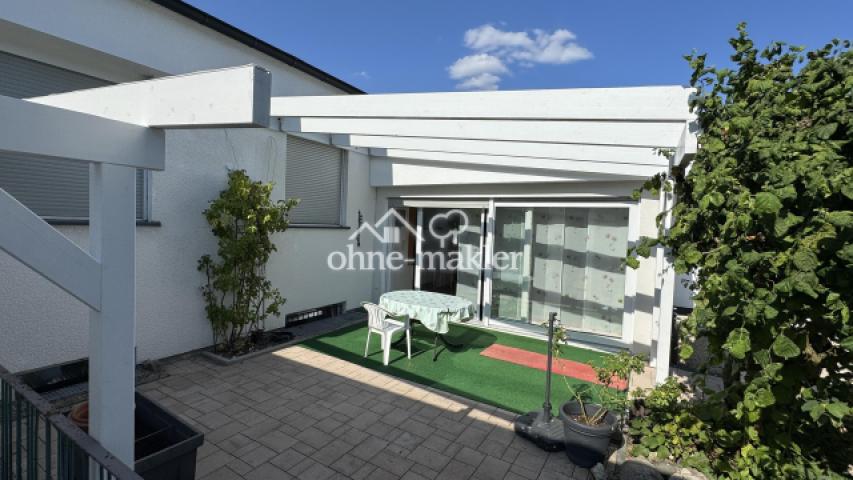 Überdachte Pergola im Garten