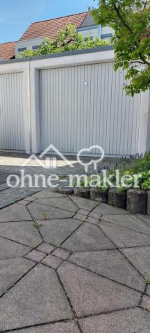 Doppelgarage vor dem Haus