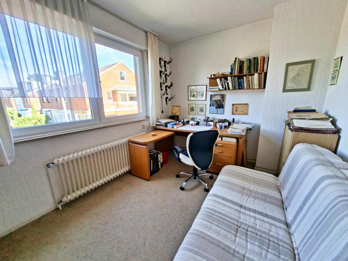 Kinderzimmer zur Straßenseite