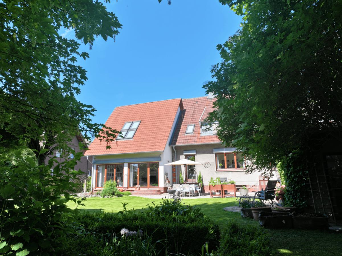 Idyllisch angelegter Gartenbereich