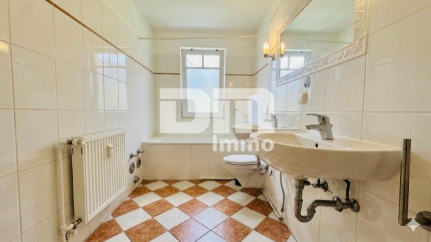 Badezimmer / Badewanne / Dusche / Waschmaschine