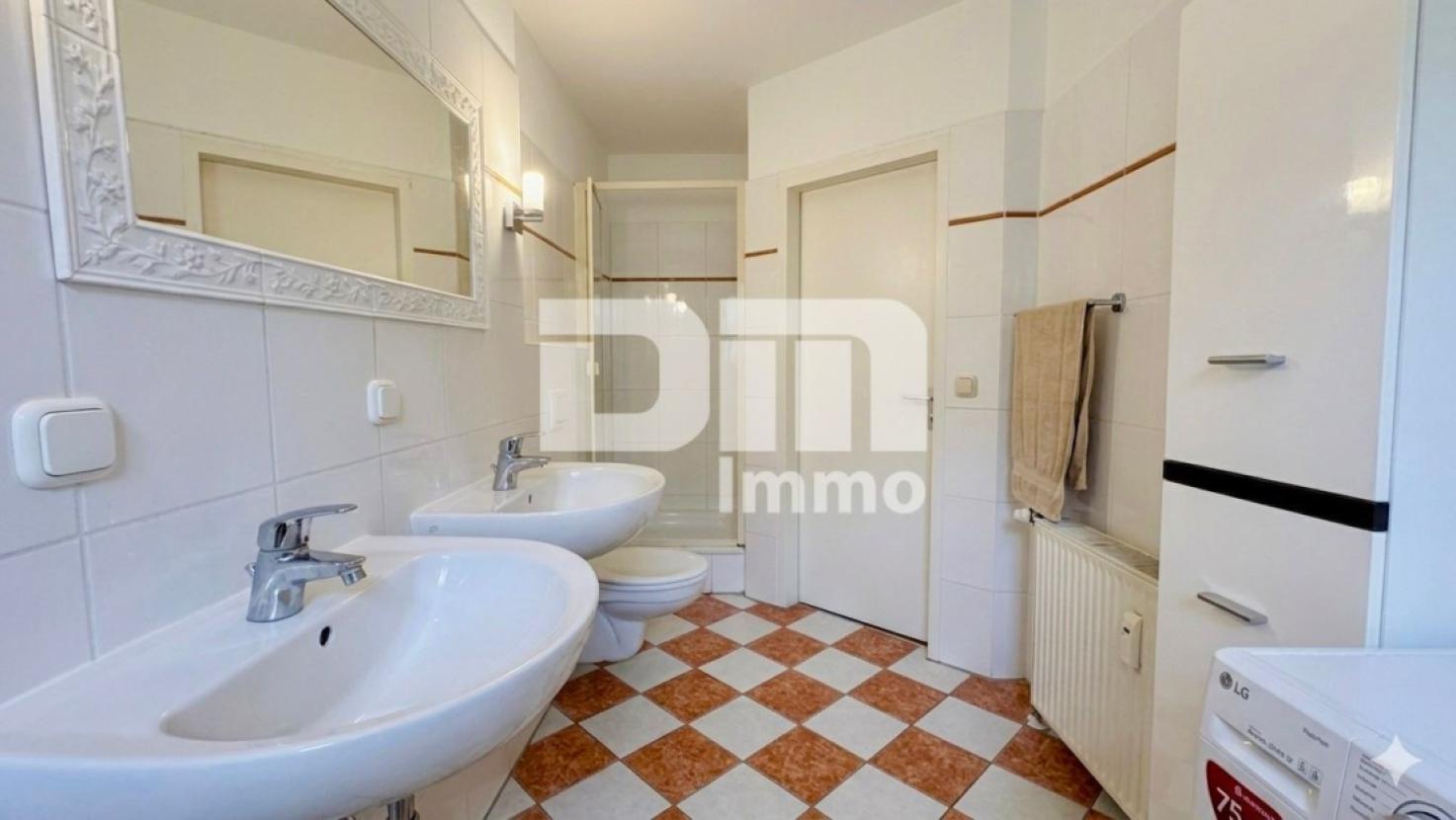 Badezimmer / Badewanne / Dusche / Waschmaschine