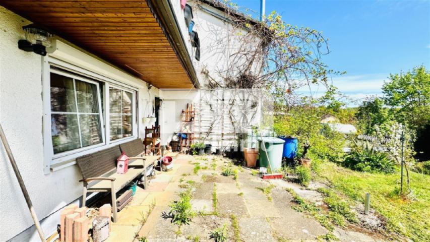 Souterrain / Haupteingang überdacht / Terrasse
