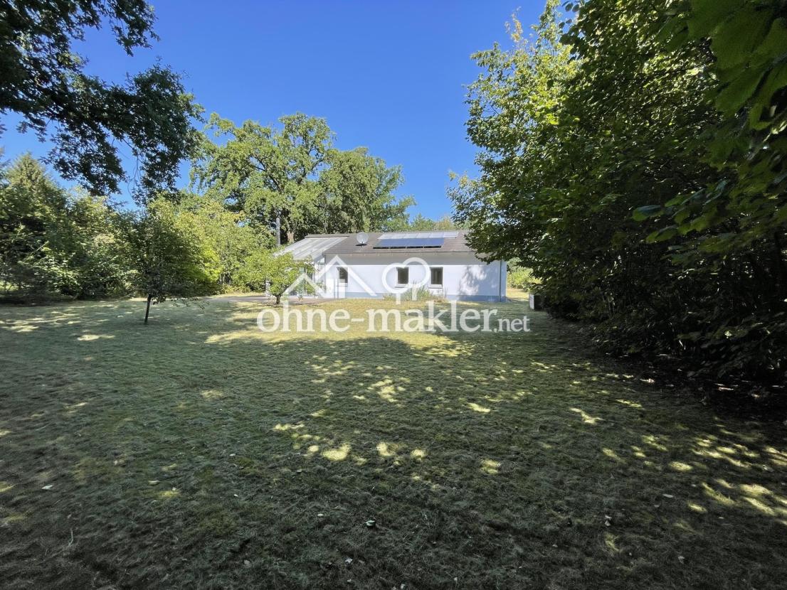 Haus und Grundstück hinten