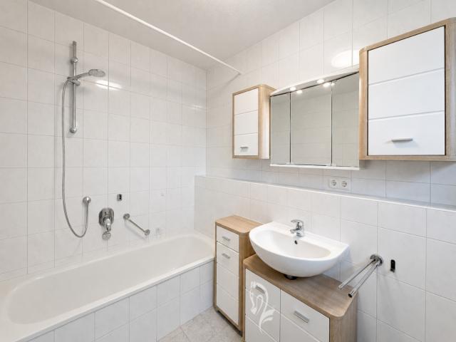 Bad mit Wanne/WC