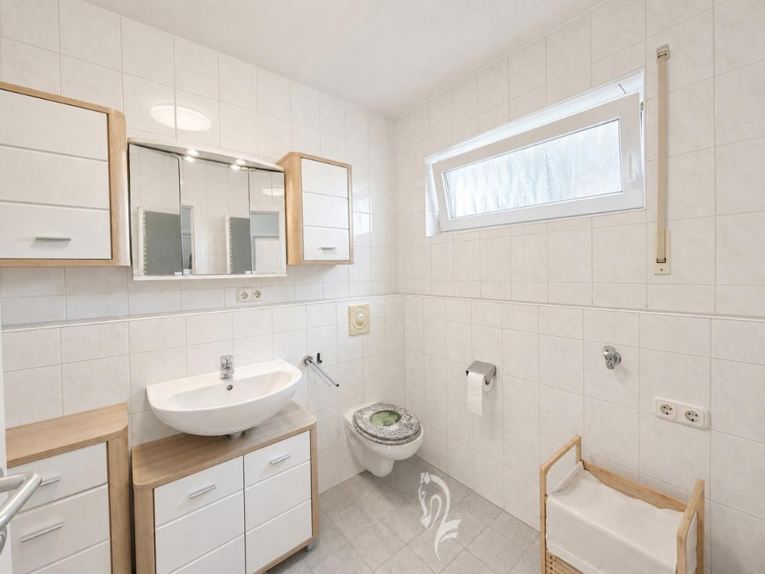 Bad mit Wanne/WC