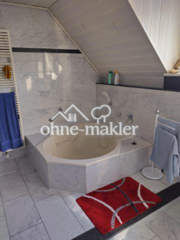 1. Bad Rundbadewanne 1. OG