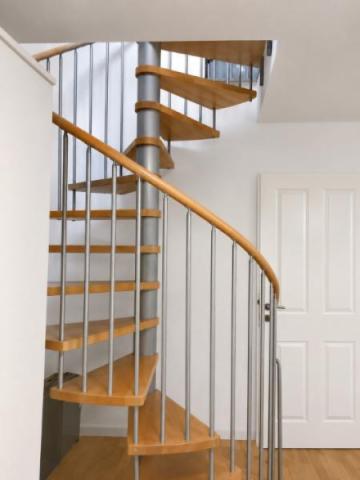 006 Wendeltreppe zur oberen Ebene