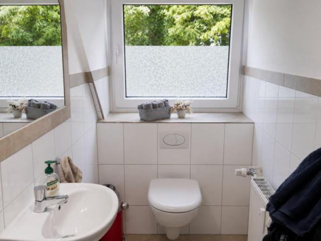 021 WC mit Fenster