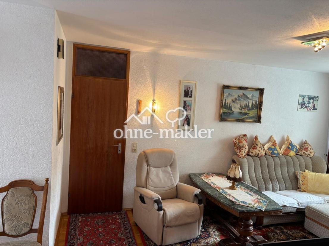 Wohnzimmer - Tür zum Bad/WC
