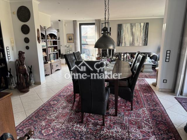 Esszimmer m. Blick Wohnzimmer