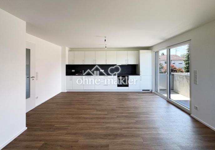 Wohnzimmer mit offener Küche