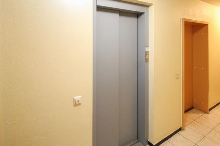 Linkes Eingangstüre zur Wohnung_