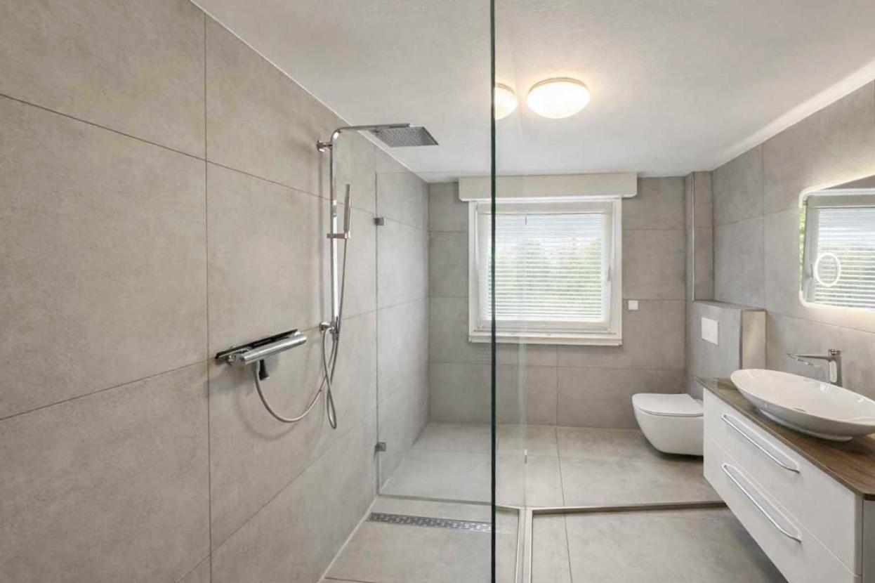 Badezimmer große Wohnung
