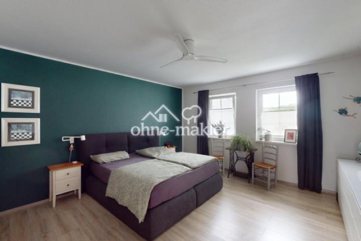 Schlafzimmer 1