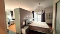 Schlafzimmer mit Trennwand