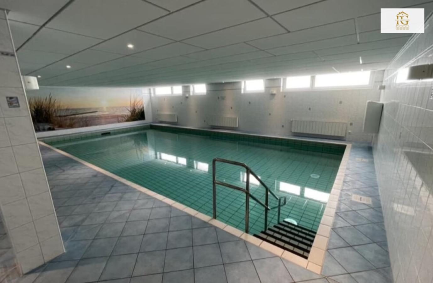 Schwimmbad im Hauptgebäude