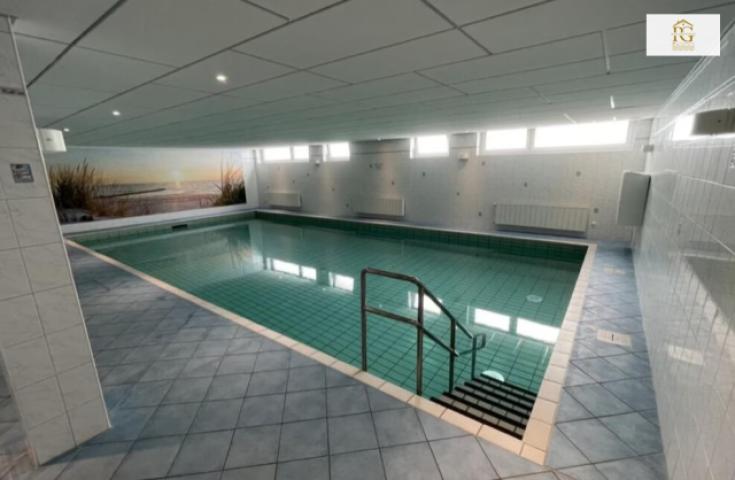 Schwimmbad im Hauptgebäude