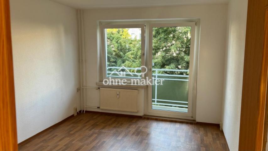 Wohnzimmer mit Balkon
