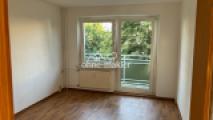Wohnzimmer mit Balkon