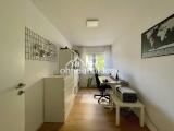Kind 1/Büro