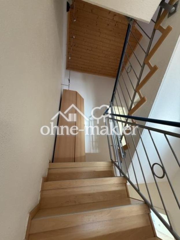 5e_6d_Treppenhaus Eckschrank