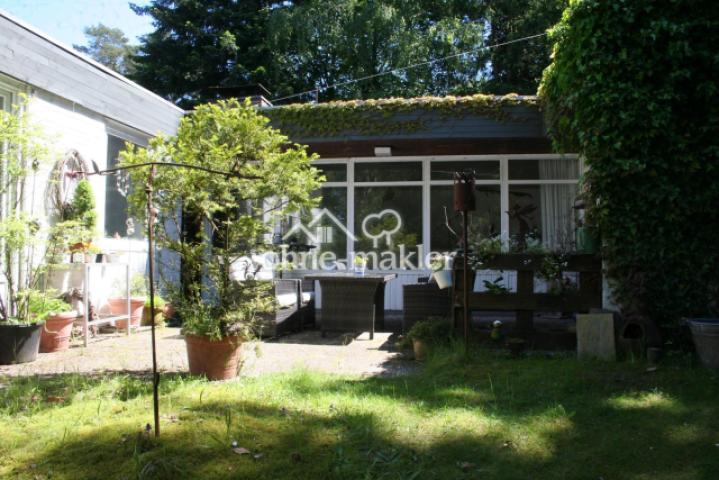 teilweise überdachte Terrasse