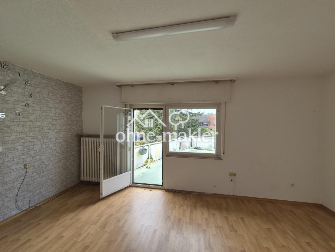 Wohnzimmer mit Balkon