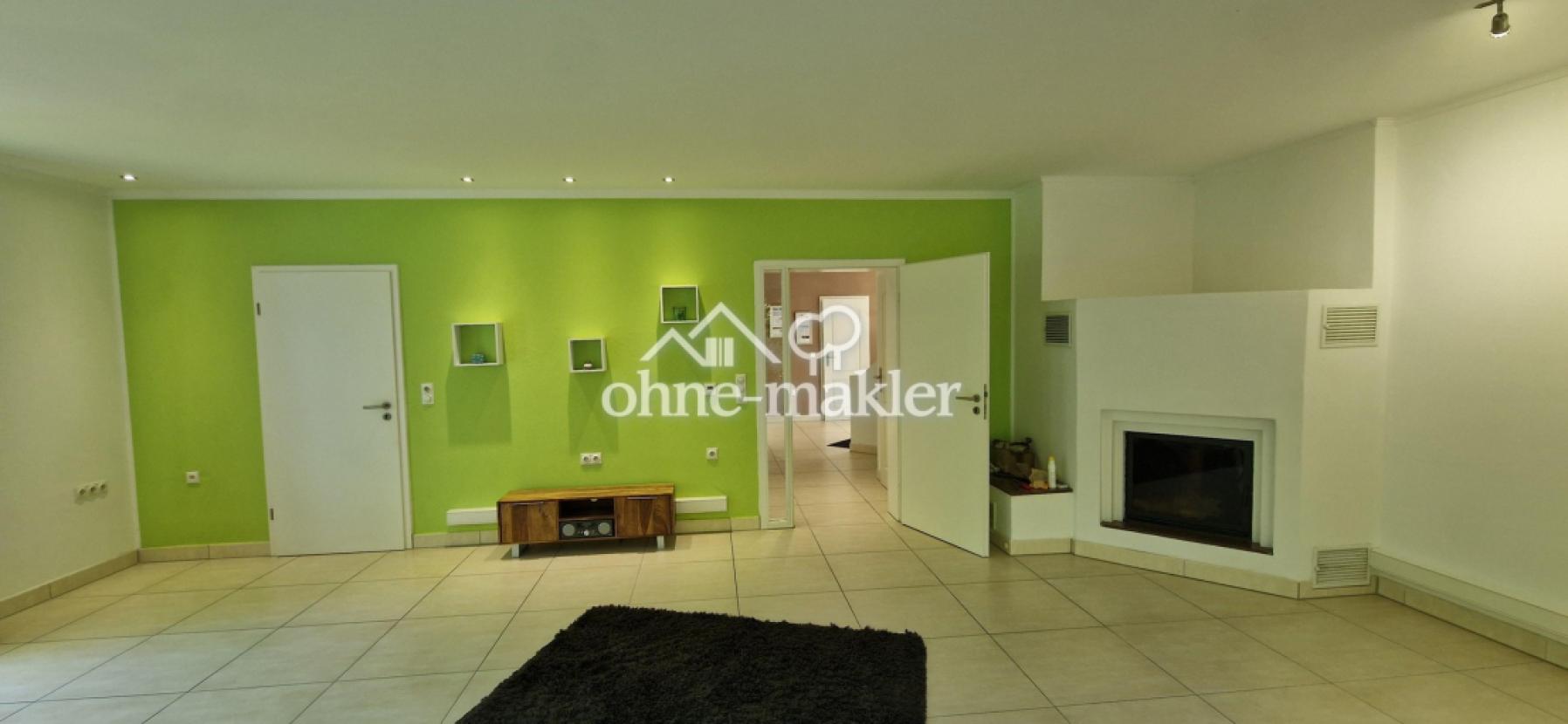 Wohnzimmer mit Kamin