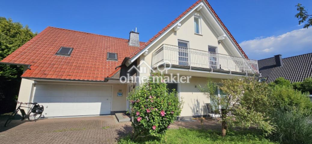 Frontansicht, kleine Terrasse