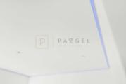 farbige Lichtinstallation