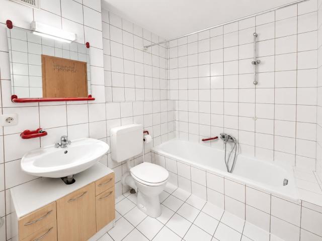 Bad mit Wanne/WC