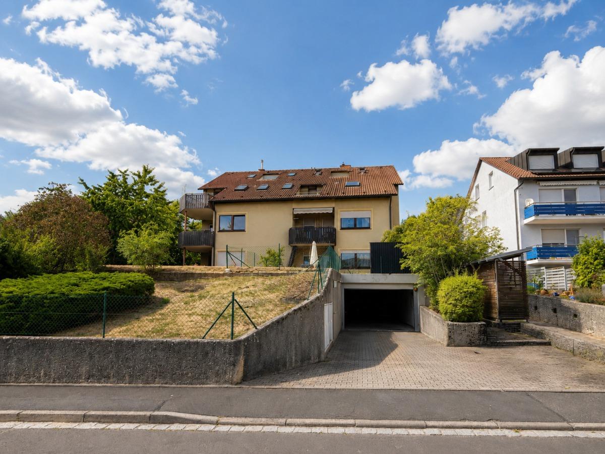 Gebäude Straßenseite