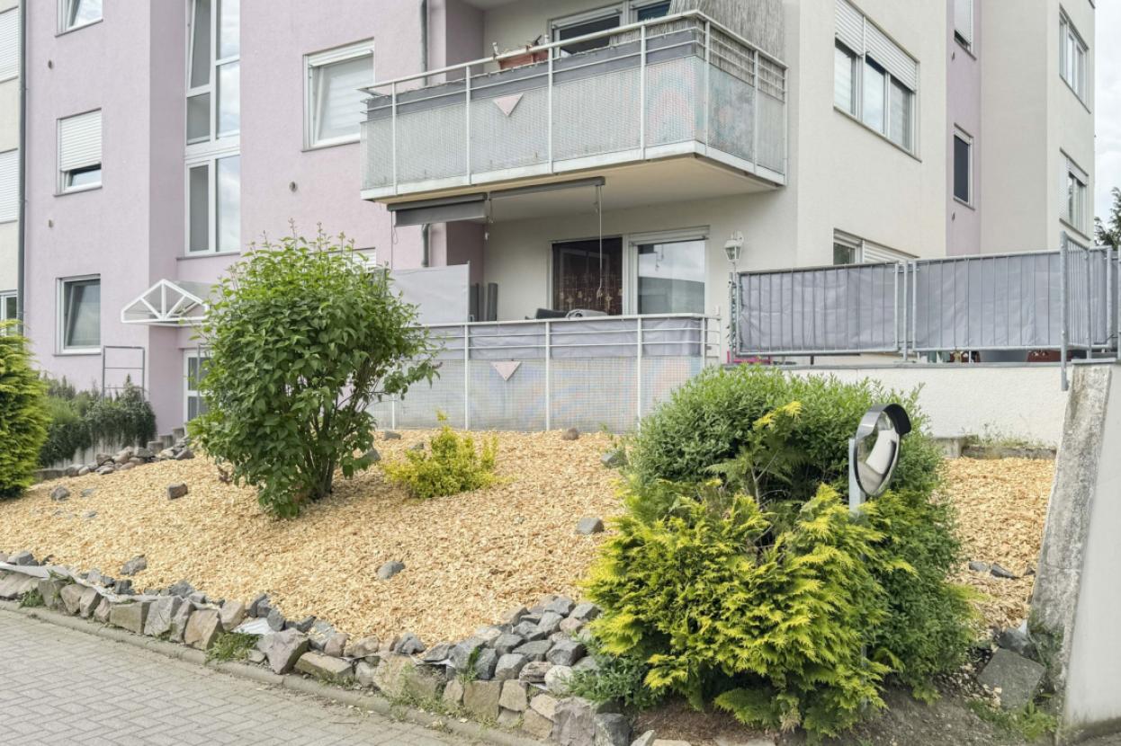 Außenansicht Terrasse + Gartenanteil