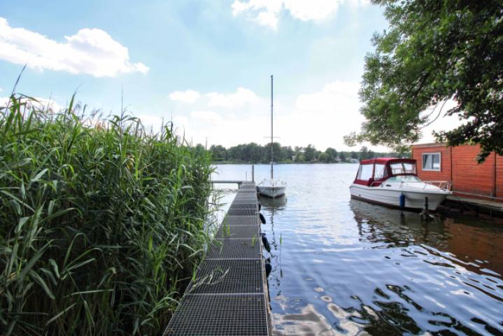 Privater Steg am Wasser