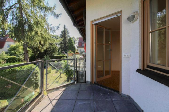 Balko mit Wohnzimmertür