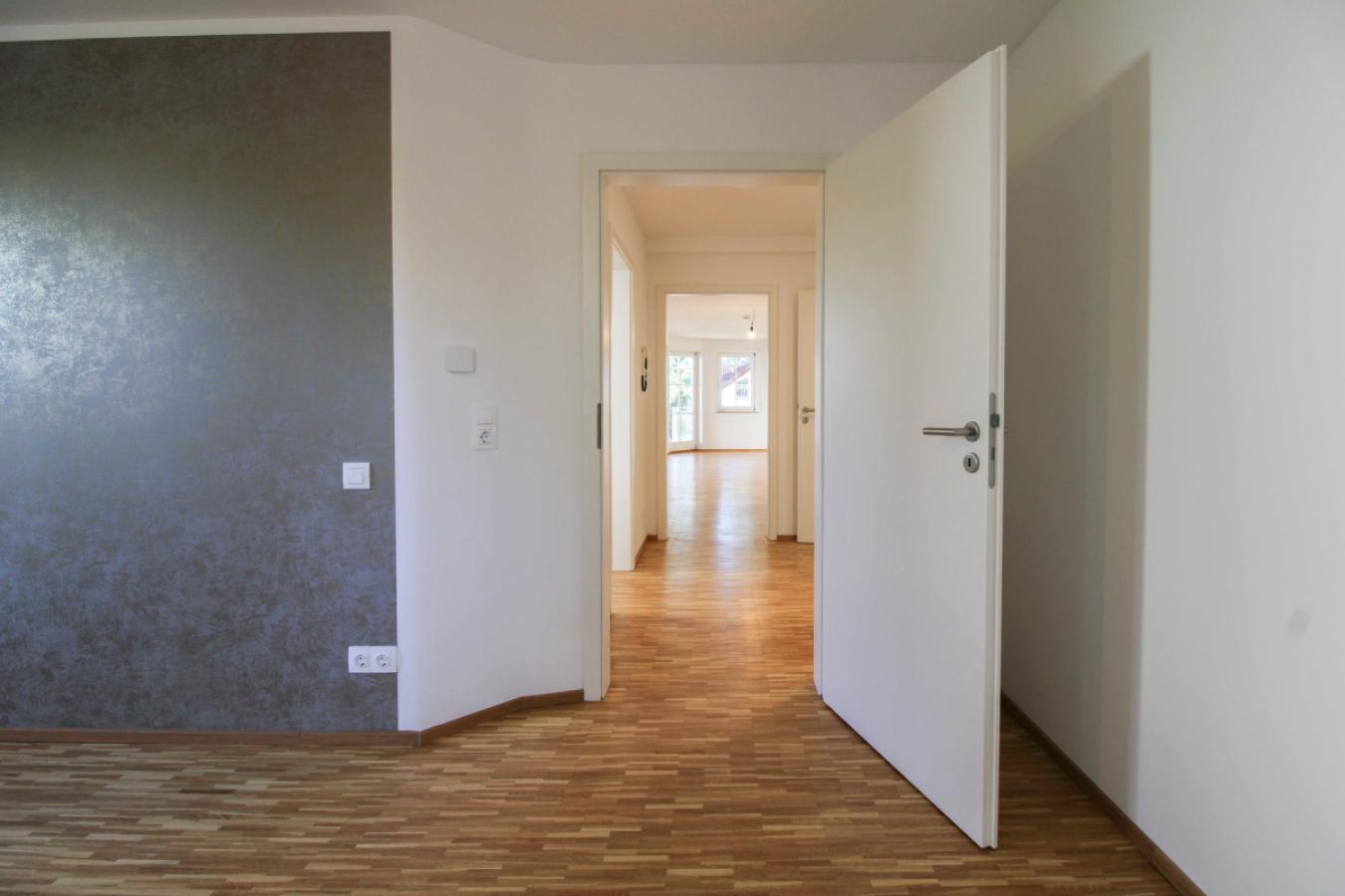 Blick vom Schlafzimmer zum Wohnzimmer