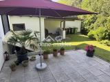 Terrasse mit Blick auf Garage