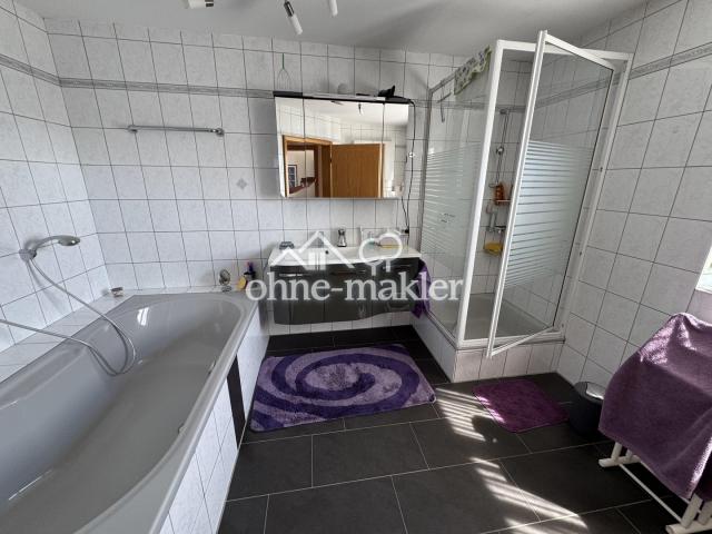OG großes Badezimmer