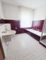 OG Bad mit Wanne + Dusche
