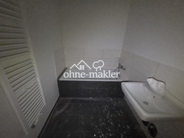 Bad (mit Dusche)