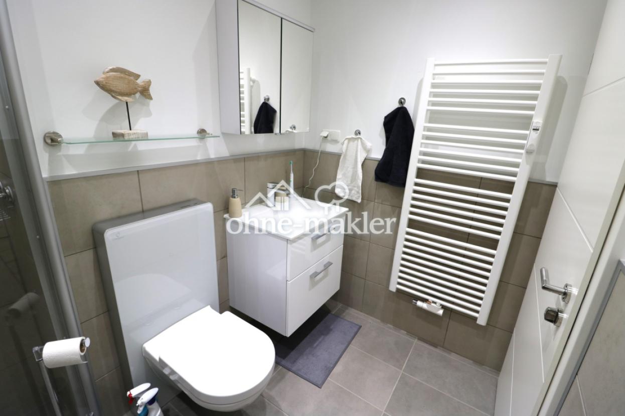 Modernes Duschbad