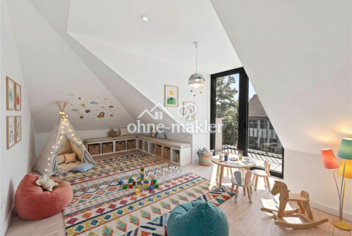 Kinderzimmer mit Balkon im DG