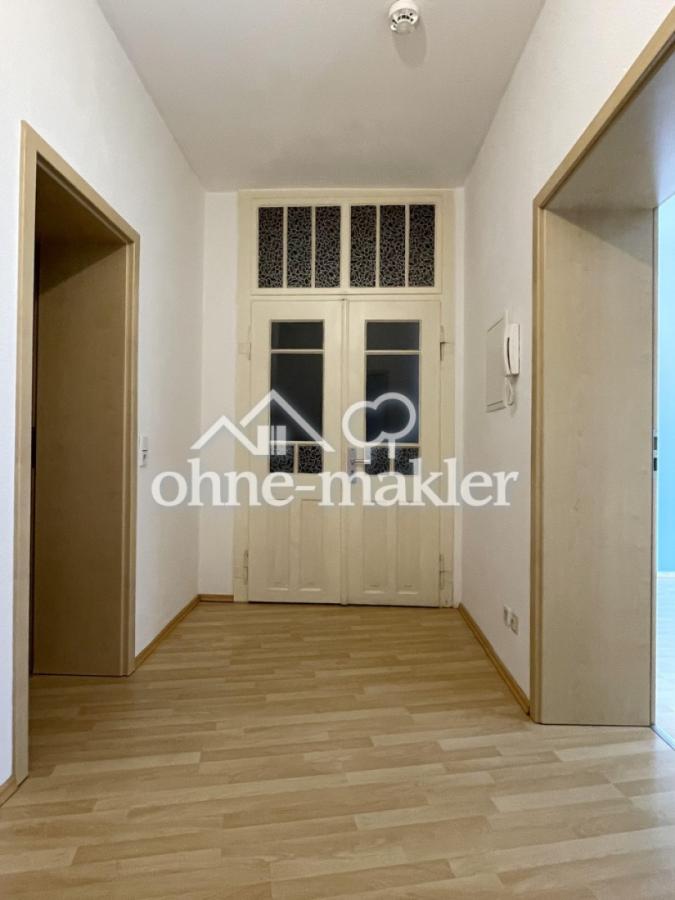 Entree mit hoher Originaltür