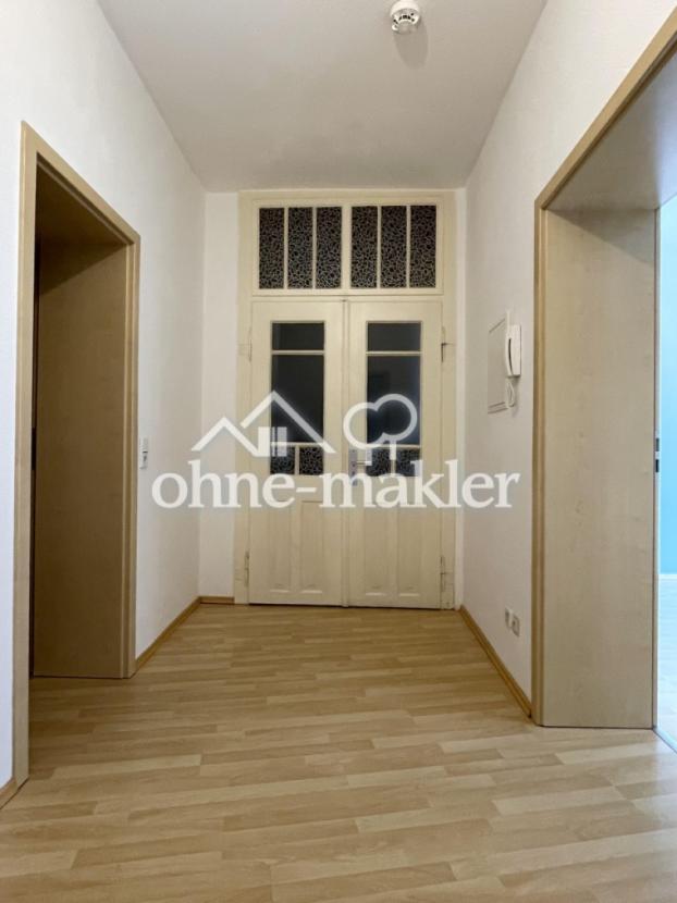Entree mit hoher Originaltür