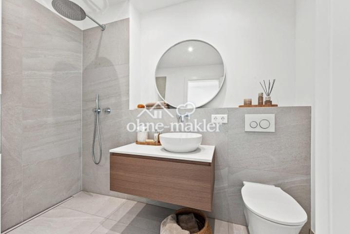 Weiteres Bad mit Dusche im OG
