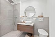 Weiteres Bad mit Dusche im OG