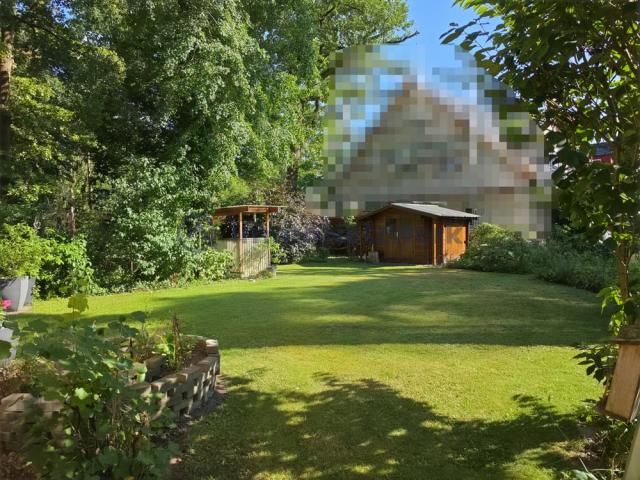 08 Garten mit Laube