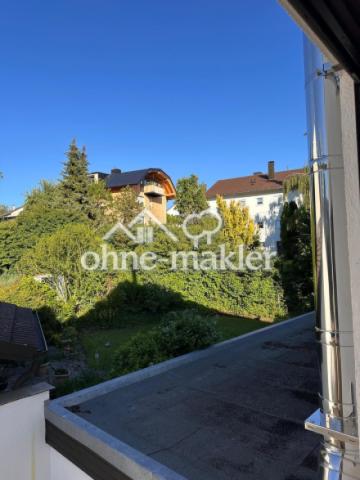 Blick aus dem Fenster ins Grün